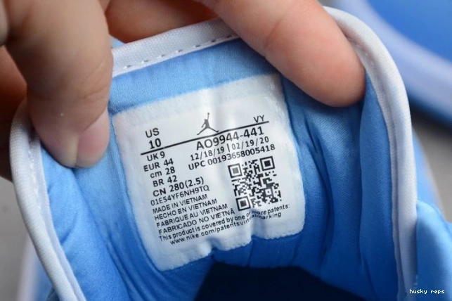 Rep Husky Jordan (W) Air 1 Low UNC AO9944-441 0808